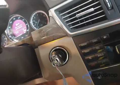 2010 Mercedes-Benz E 350 4Matic z USA, uszkodzony, nr VIN WDDHF8HB1AA106951